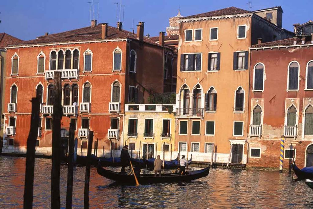 Image of a traghetto, or gondola ferry - crossing the Grand Canal