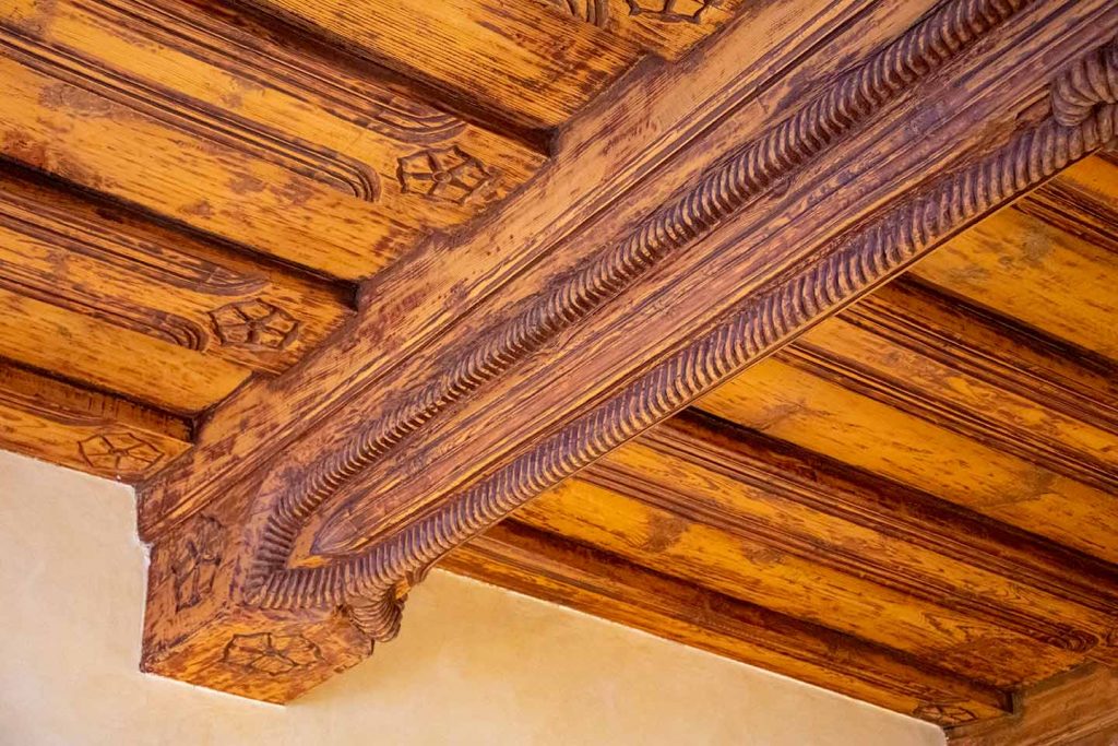 image of historic ceiling in dining room grand-hotel zvon