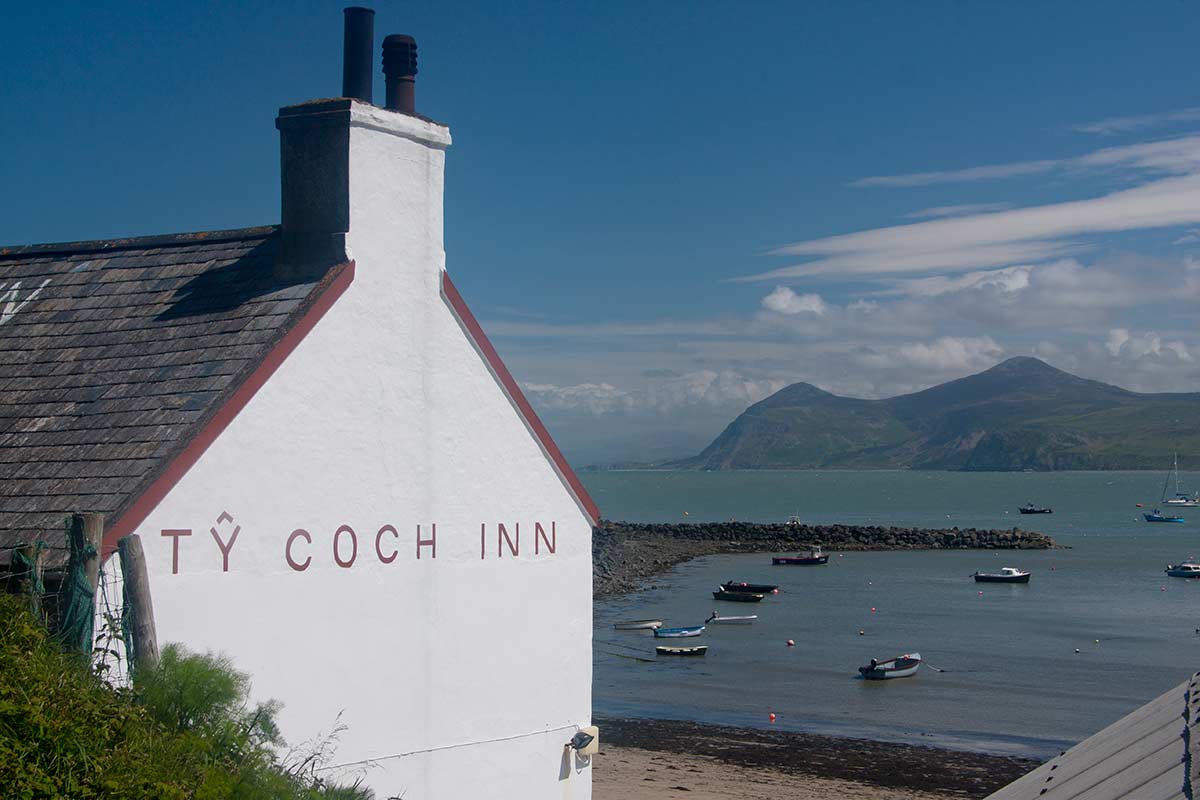 image of ty Coch inn Porthdinllaen gwynedd north Wales uk