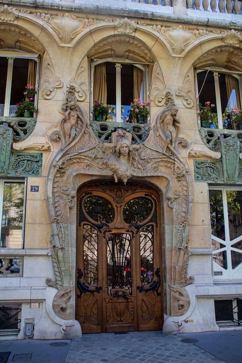 image of doorway of Lavirotte building avenue rapp Paris france