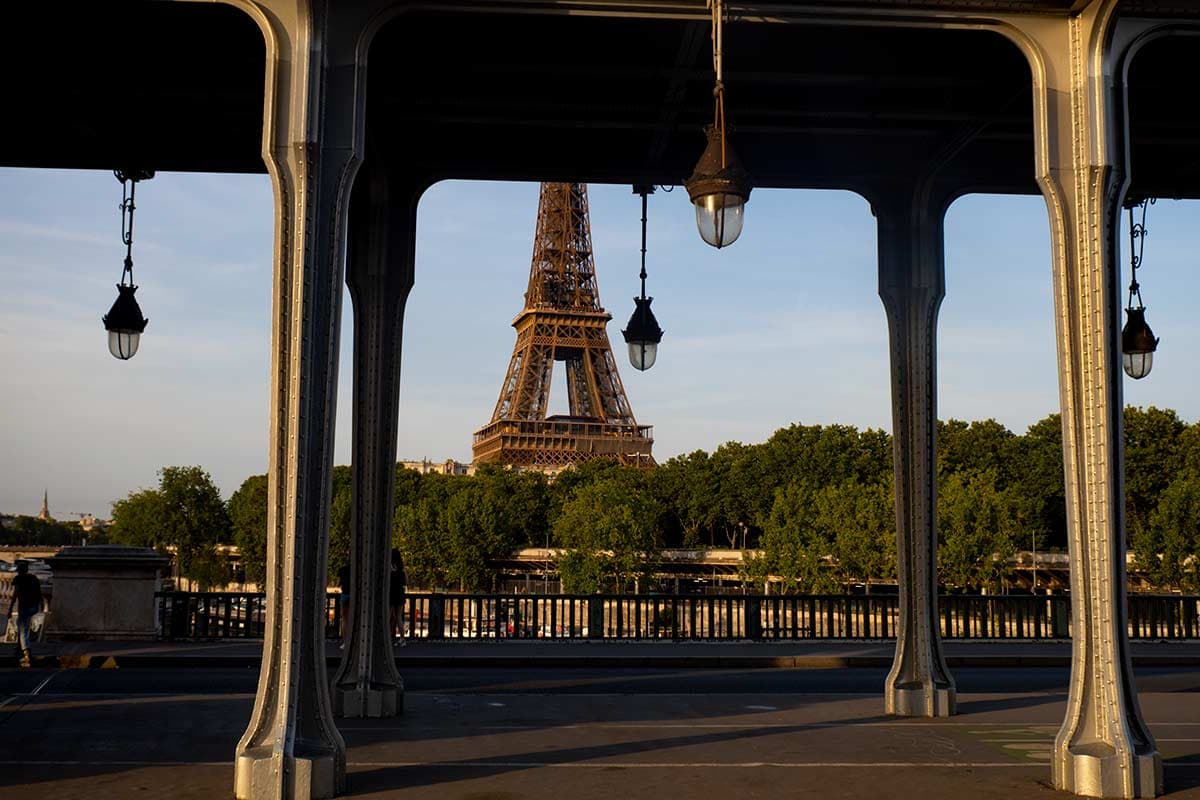 image of bir Hakeim bridge and Eiffel Tower Paris france