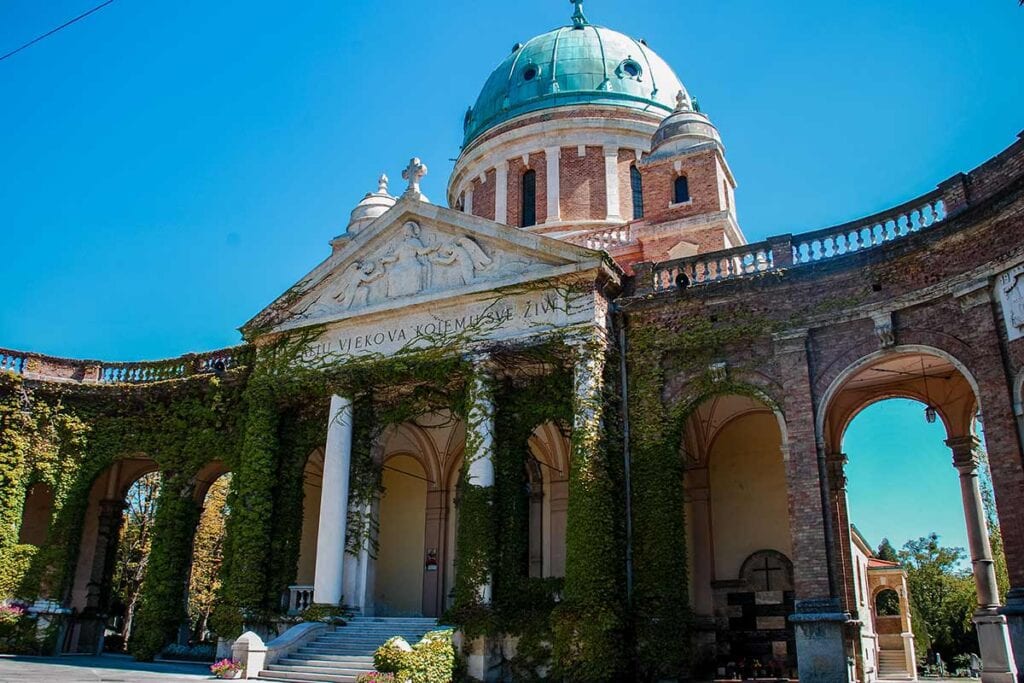 image of entrance to Mirogoj Cemetery zagreb croatia
