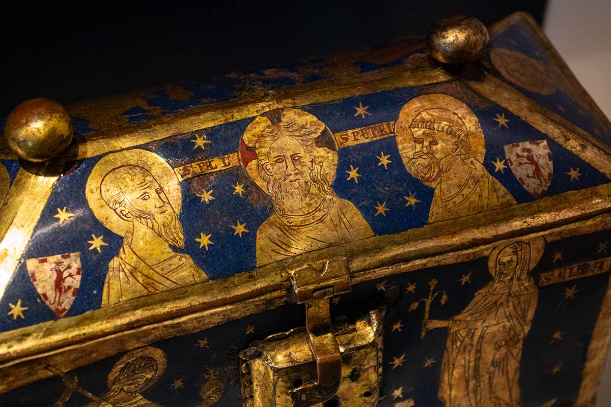 image of golden casket with apostles Cluny museum paris