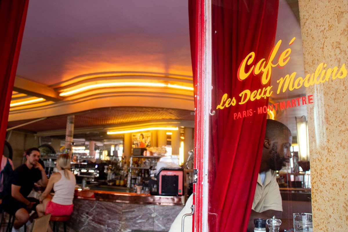 image of bar at Café Des Deux Moulins Montmartre Paris france