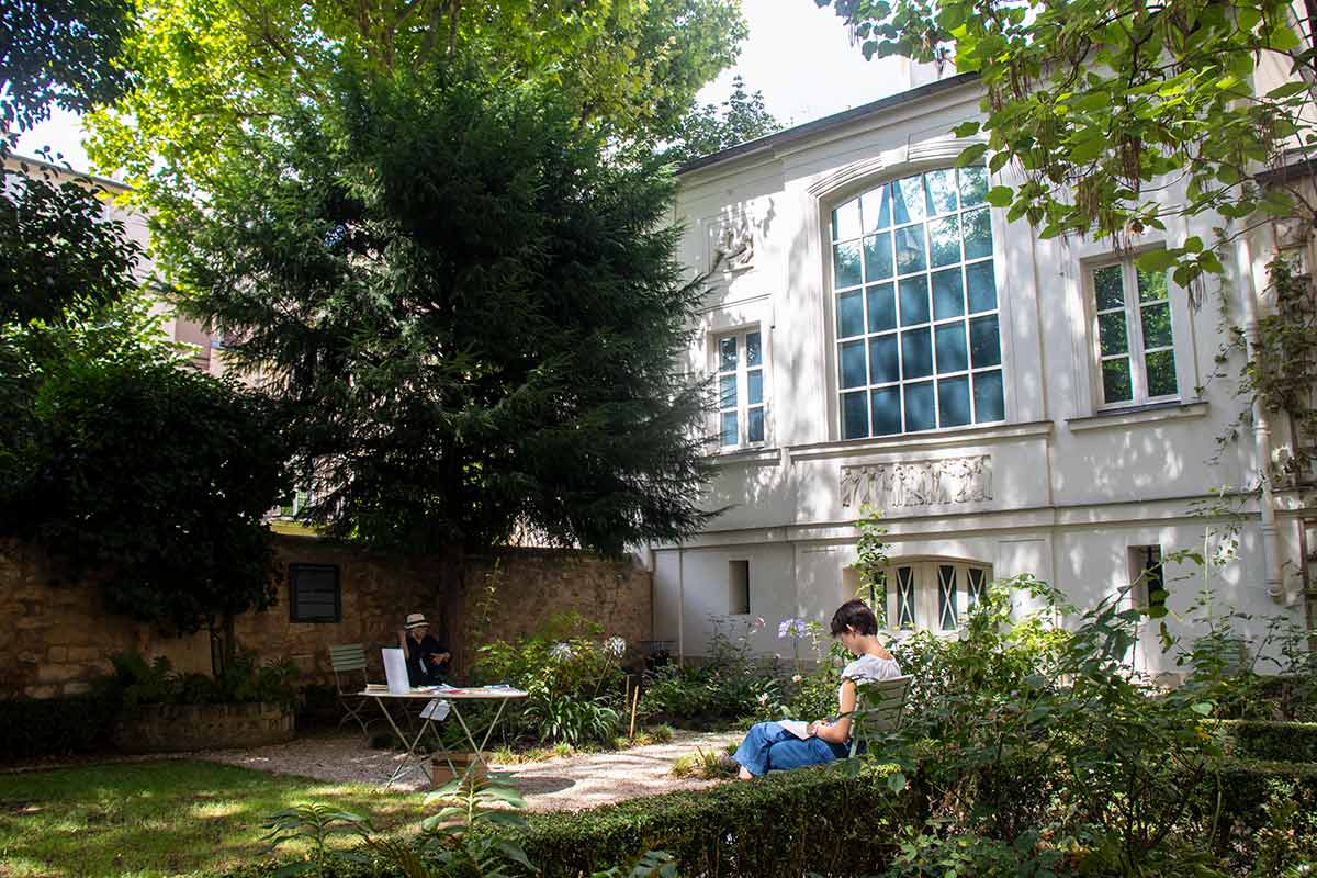 image of Delacroix's garden in delacroix museum Paris france