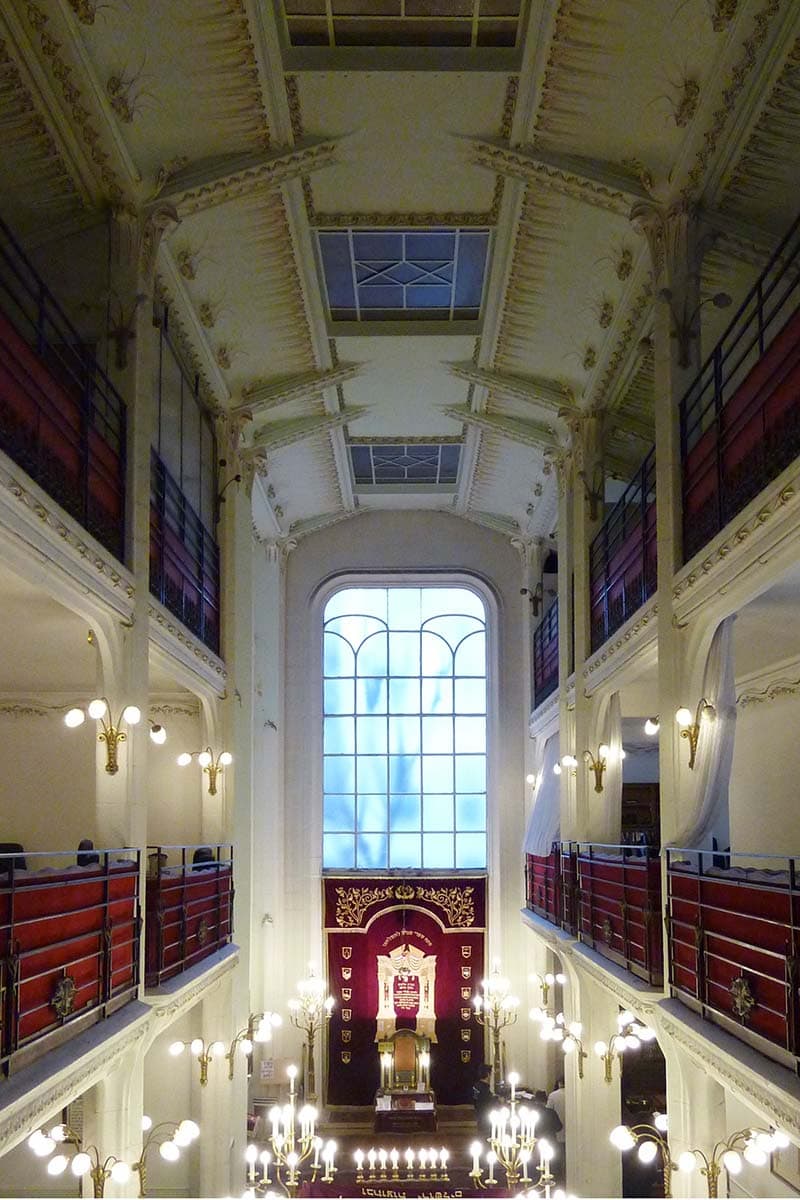 image of synagogue by hector guimard in le Marais Paris france