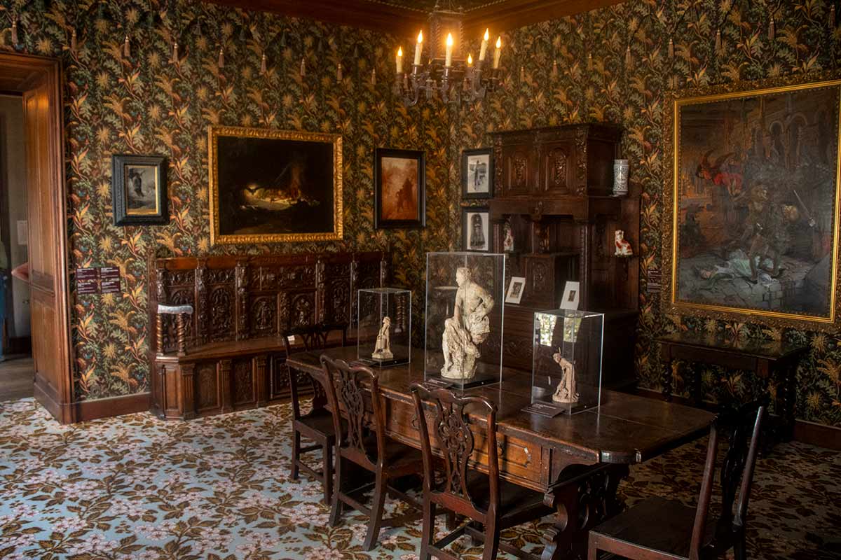 image of dining room in Maison de victor Hugo place des vosges Paris france