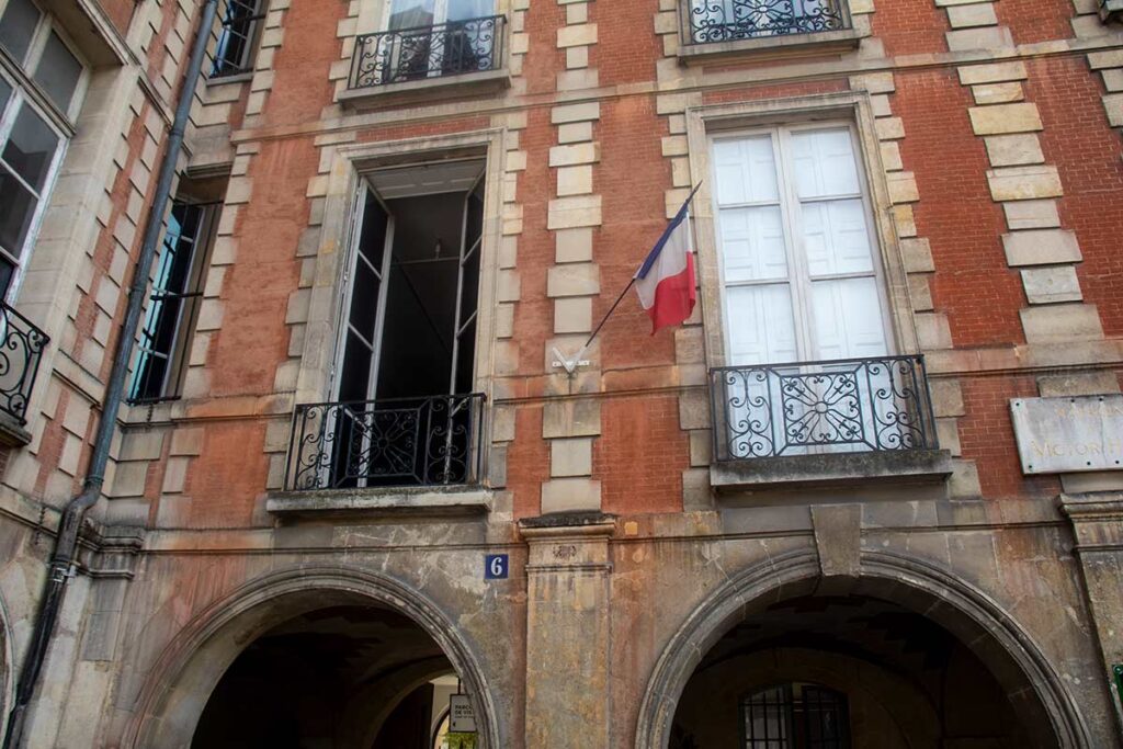 image of exterior of Maison de victor Hugo place des vosges Paris france