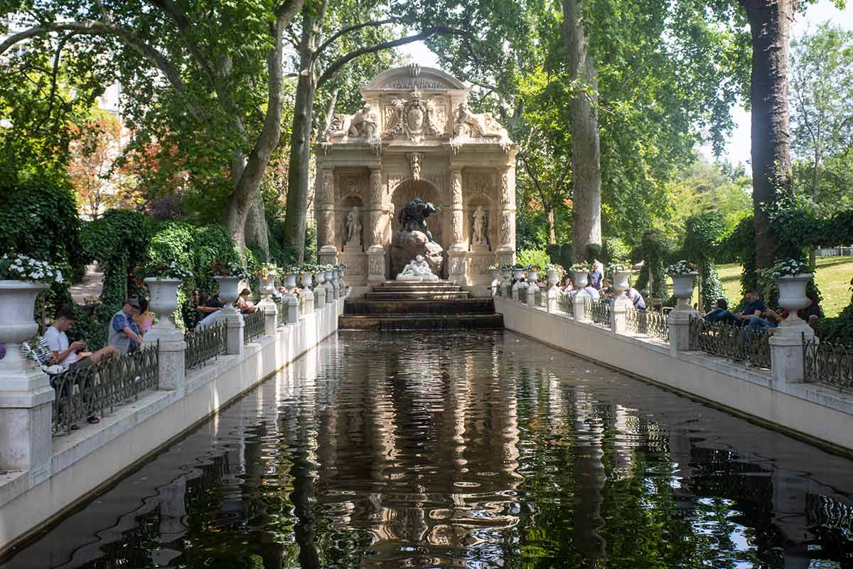 image of medici fountain Jardin du luxembourg paris france