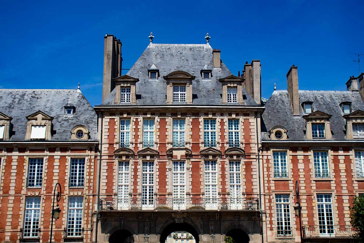 image of pavilion de la Reine queen's pavilion place de vosges Paris france