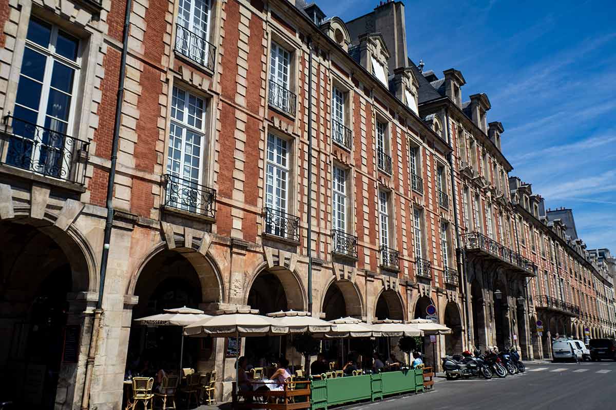 image of outdoor cafe on place des Vosges Paris france