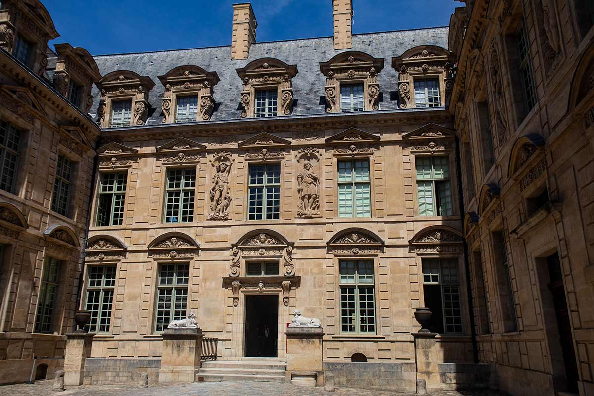 image of hotel de sully courtyard Paris france