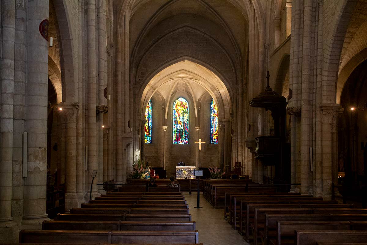 image of Saint-Pierre-de-Montmartre church Paris france